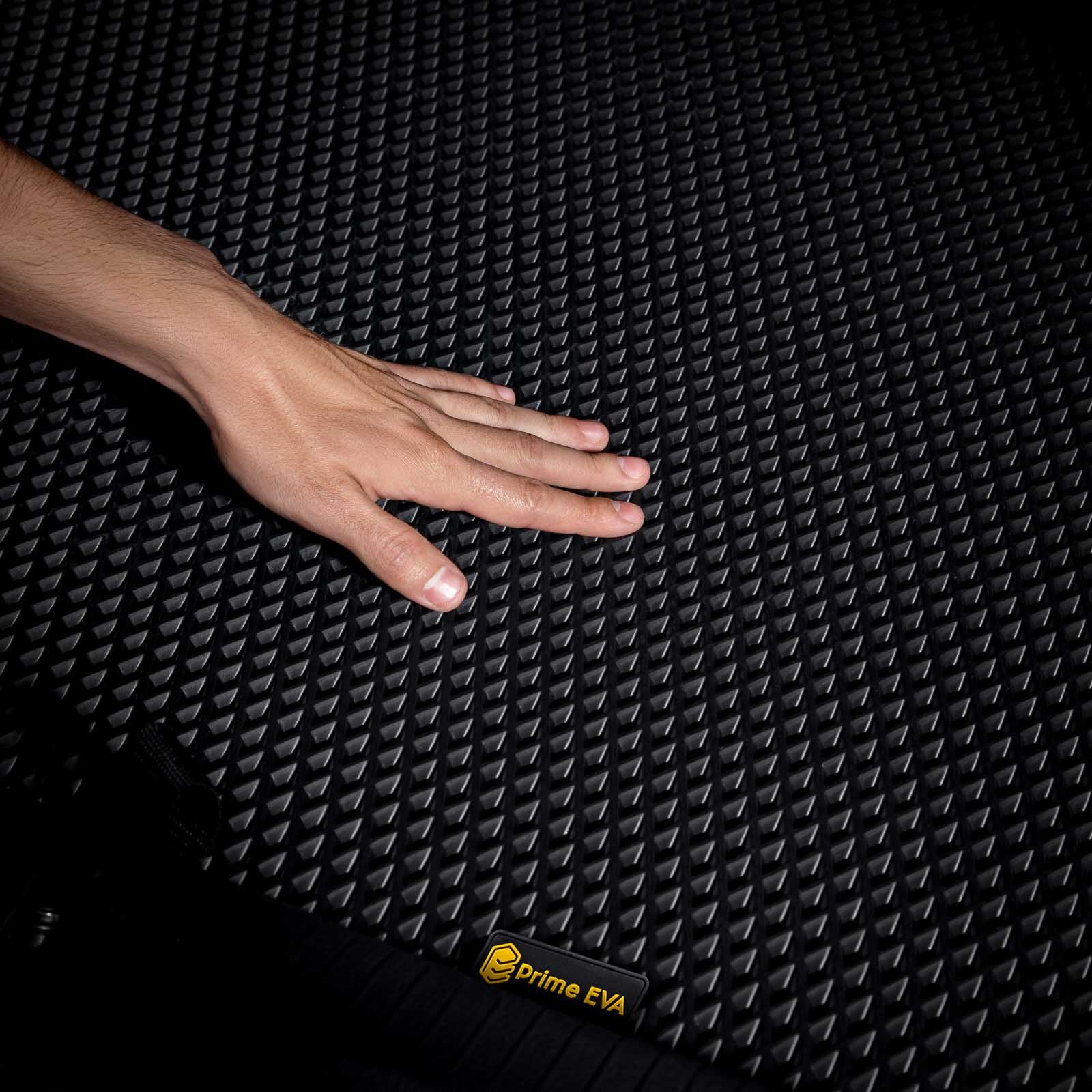 Schwarze, strukturierte EVA-Automat mit rutschfester Oberfläche und gelbem Prime EVA-Logo.