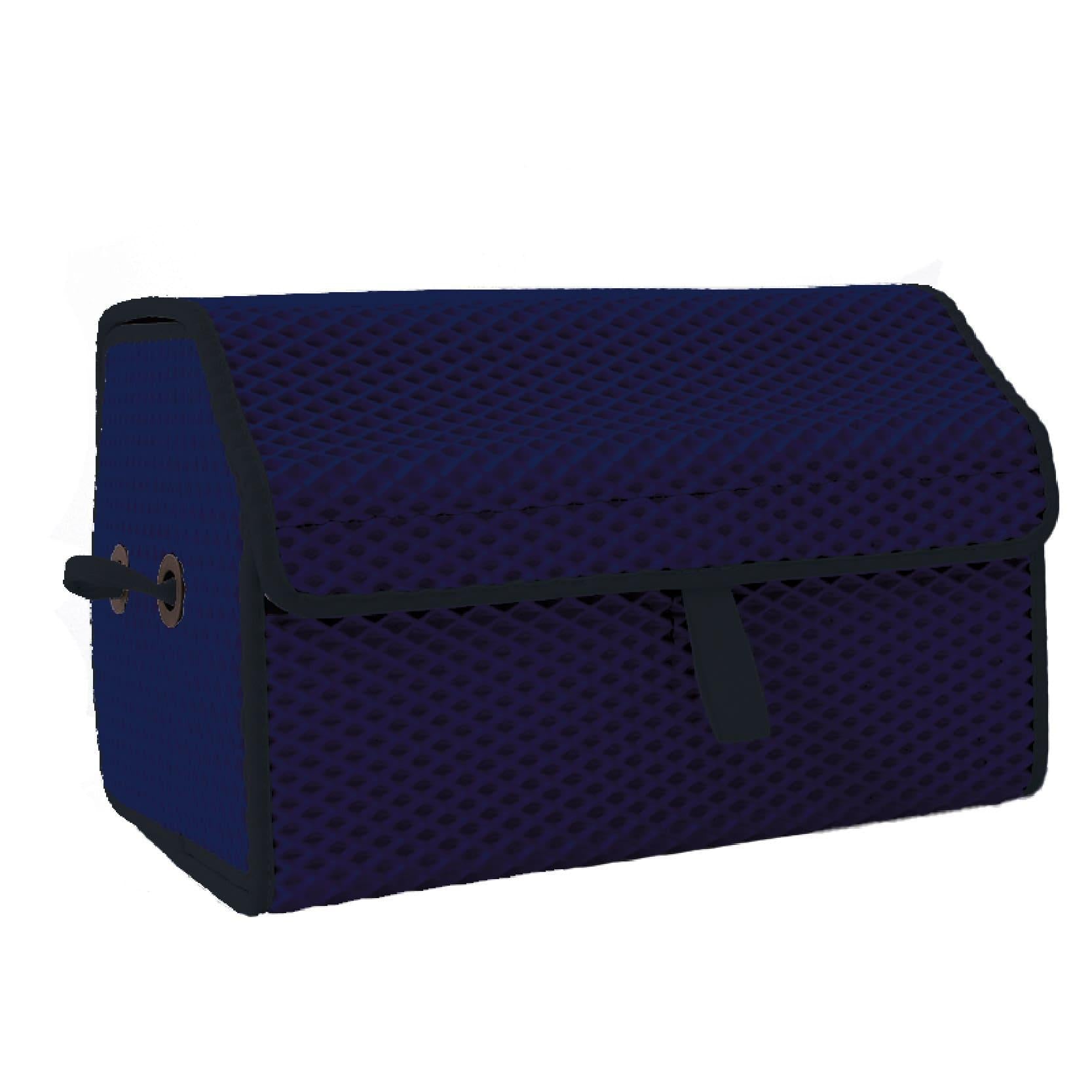 Dunkelblaue Tasche mit genietetem Muster und Klappe